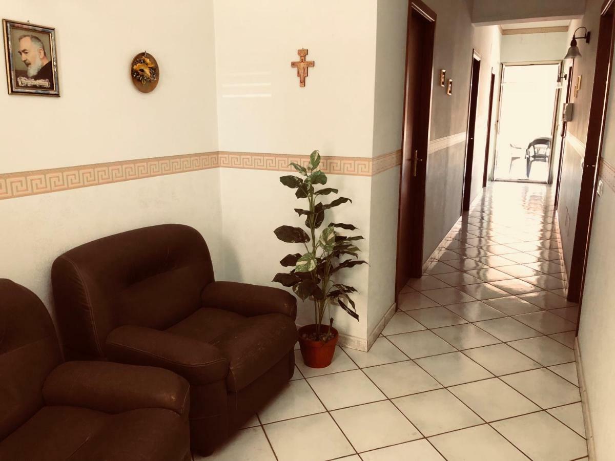 B&B Padre Pio Mascali Exteriér fotografie